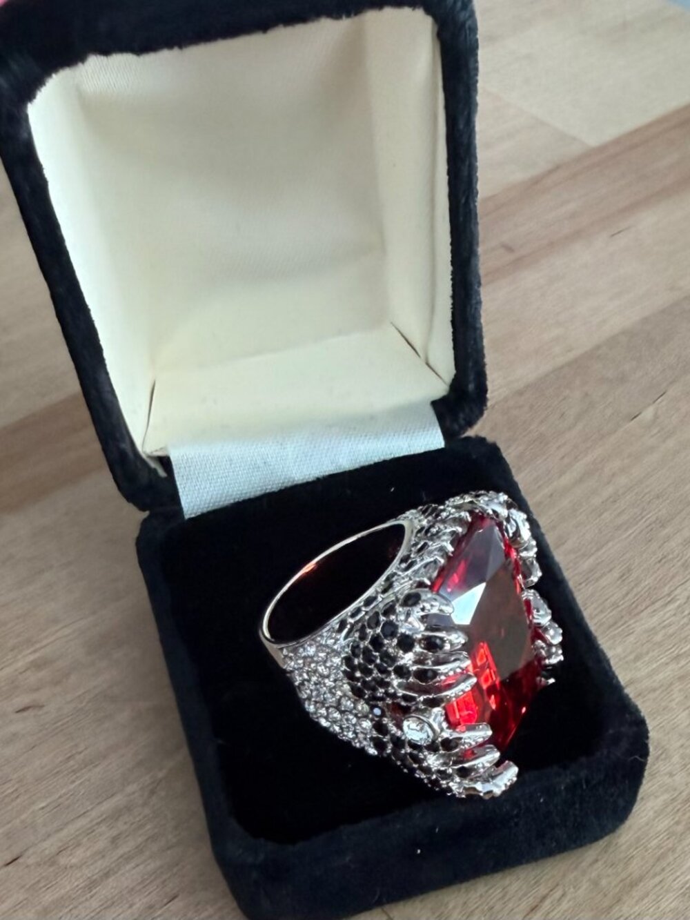 ONE OF A KIND RING - Picture 5 of 6